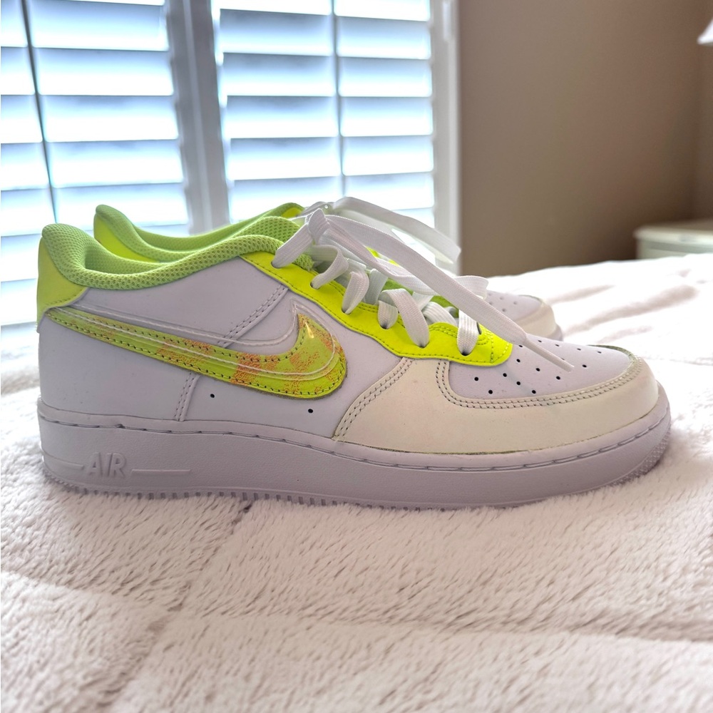 NWOT - Youth Nike Air Force 1 Low LV8 GS Acid Wash Volt/White 6.5Y